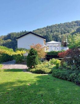 Freistehendes Komforthaus (Bungalow) ELW möglich, mit Gartenanlage, Fischteich, 3 Garagen, ruhig und idyllisch gelegen in St. Ingbert Reichenbrunn - Sankt Ingbert