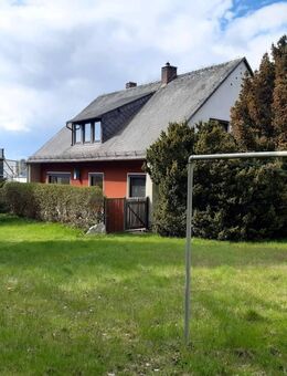 Idyllische Zweifamilienhaus in ruhiger Lage in Feilitzsch - Feilitzsch