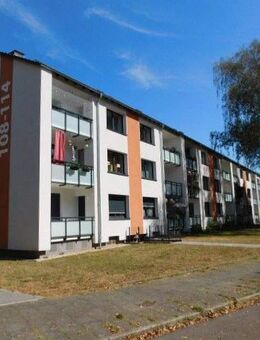 Sehr schöne, bezugsfertige 3-Zimmerwohnung im 2. OG mit Balkon in ruhiger Umgebung... - Krefeld