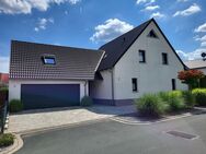 Oberreichenbach in der Natur zuhause! Familienfreundliches, gepflegtes und modernes Einfamilienhaus mit großer Doppelgarage sucht neue Bewohner! - Oberreichenbach (Bayern)