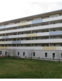 Großzügige 4-Zimmer-Wohnung mit Charme unterm Dach in Nürnberg-Röthenbach - Nürnberg