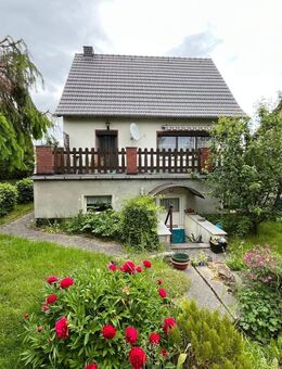 Einfamilienhaus mit Einliegerwohnung in grüner Lage von Arnsdorf - Arnsdorf