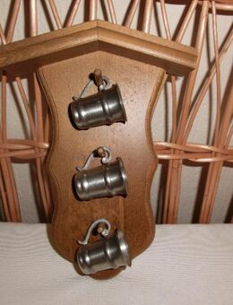 Wanddekoration "Zinnbecher auf Holztafel" - Duisburg