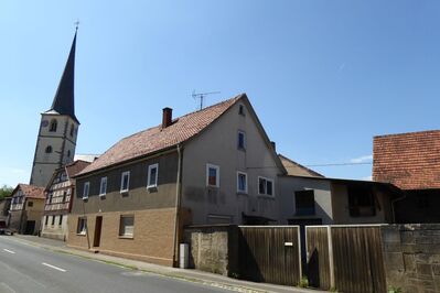 Renovierungsbedürftiges Bauernhaus mit Garage, Ställen und Maschinenhalle- mit Sanierungskonzept