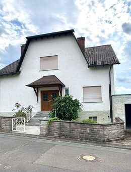Hermann Immobilien: Zweifamilienhaus mit großem Garten in Freigericht-Somborn - Freigericht