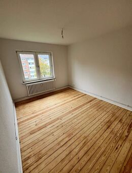 Sanierte 2 Zimmer Wohnung bereit zum einziehen. - Kiel