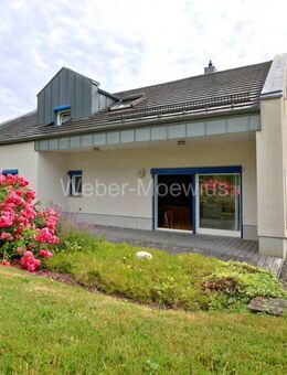 Wohnen am begehrten "Sonnenhang": freistehendes, großzügiges Einfamilienhaus mit Terrasse + Garten - Wiehl