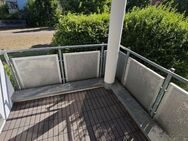 / frisch renoviert * 2-Raum Wohnung mit Balkon und TG-Stellplatz / - Schkeuditz