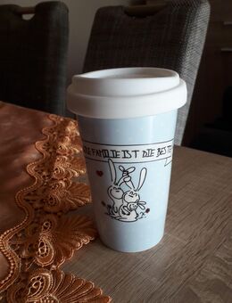 Coffee to go Becher -Unsere Familie ist die beste- 250ml Porzellanbecher Doppelwandig Silikondeckel spülmaschinengeeignet neu - Euskirchen