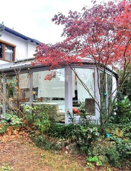 Mögeldorf-Unterbürg: Ruhig gelegene großzügige Doppelhaushälfte mit Garage, Wintergarten und schön eingewachsenem Garten! - Nürnberg