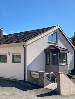 1 Haus mit 2 Wohnungen und 4 Garagen im Tuttlinger Brunnental - Tuttlingen