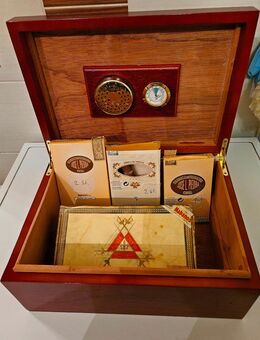 kubanische Zigarren, Cuba 25 Montecristo, mit Humidor. - Fürth