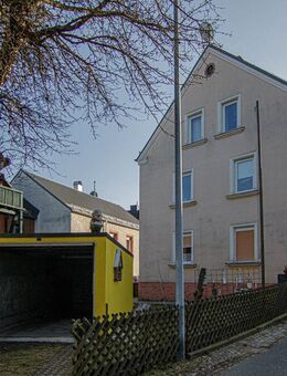 Zweifamilienhaus in Helmbrechts - zentral, aber ruhig gelegen - Helmbrechts