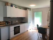 Stilvolle, modernisierte 2-Zimmer-EG-Wohnung mit geh. Innenausstattung mit Balkon und EBK - Nürnberg