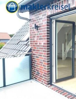 Lichtdurchflutetes Wohnen: Dachgeschosswohnung mit zeitgemäßem Design - Esens