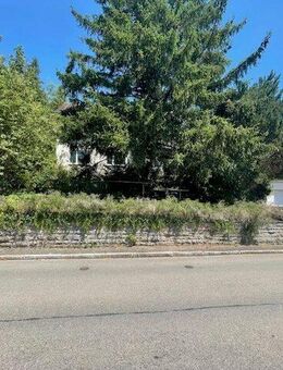Seltene Kaufgelegenheit! Kurzfristig frei! Großzüg. 2-Fam.-Hs. mit 9,44 Ar Grundstück in exponierter Wohnlage! - Nürtingen