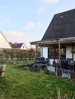 Gepflegte Doppelhaushälfte mit großem Garten, Potenzial + ruhiger Wohnlage in Preetz - Preetz (Schleswig-Holstein)