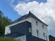 Großes 257 m² freistehendes Einfamilienhaus Energiebedarf A+ mit Terrasse, Balkon und 2 Büros - Schalksmühle