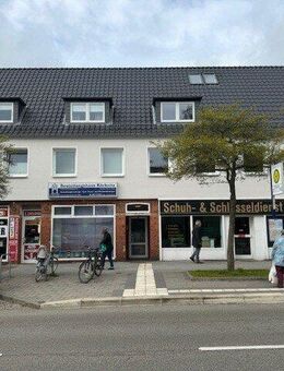 Wohn- und Geschäftshaus mit 3 Ladengeschäften, 4 Wohnungen und 3 Garagen in Lübeck-Kücknitz - Lübeck