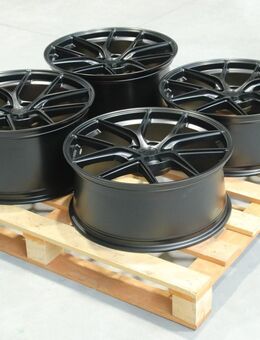 Japan Racing SL01 20x8,5-10 ET35-45 SET-JR#467 - Neuhaus (Inn)