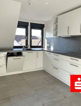 Charmante 2,5-Zimmer-Wohnung in saniertem Zweifamilienhaus: Erstbezug ! - Roth (Bayern)
