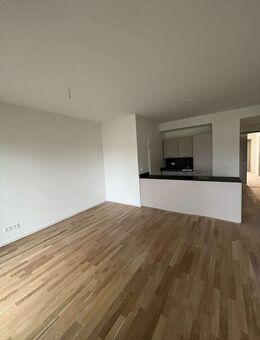 4 Zimmer mit großem Südbalkon - Berlin