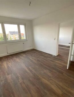 Wurzen* helle 2 Zimmer-Wohnung* renoviert* sep. Küche*Tageslichtbad* - Wurzen