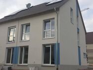 Neumarkt Hasenheide, attraktive Doppelhaushälfte, schöne ruhige Lage, viel Platz für die große Familie - Neumarkt (Oberpfalz)