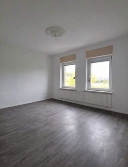Erstbezug nach Sanierung 3,5 Zi Wohnung mit neuem Badezimmer, Garten und Keller in Salzgitter Thiede - Salzgitter