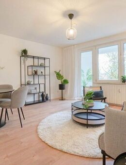 Schöne renovierte 3-Zimmer Wohnung mit Loggia in Emden - Emden