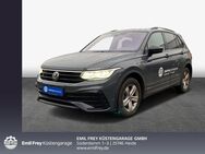VW Tiguan, 2.0 TDI R-Line, Jahr 2023 - Heide