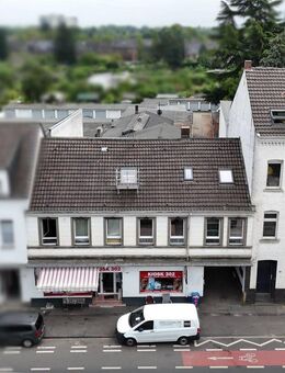 Interessantes Immobilienpaket mit zwei Mehrfamilienhäusern, 39 Garagen und 7 Hallen in zentraler Lage von Krefeld - Krefeld
