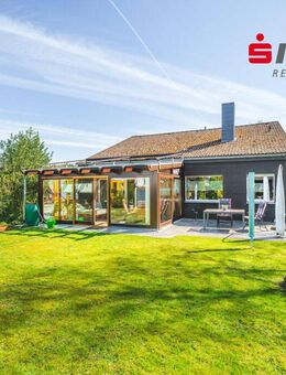 Freistehendes Zweifamilienhaus mit großem Grundstück und mehreren Garagen in ruhiger Seitenstraße - Roetgen (Tor zur Eifel)
