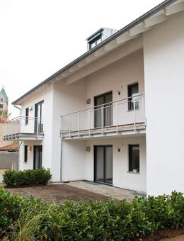 *Moderne 2-Zimmer-Wohnung mit Terrasse und Privatgarten nahe des Klinikums St. Elisabeth* - Straubing
