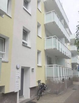 Innenstadt mit Balkon! Zwei renovierte Zimmer mit Riesen-Küche - Oberhausen