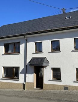 Im Ortskern gelegenes Wohnhaus mit Anbau und Garage - Malborn