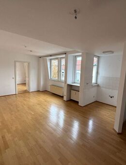 Traumhafte, helle 2-Raum-DG-Wohnung im Zentrum von Gera - Gera