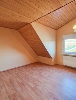 Ingelheim/Groß-Winternheim: Familienhaus mit großem Grundstück, Traumblick und viel Platz! - Ingelheim (Rhein)