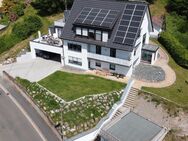 Blick über die Dächer von Kulmbach! Saniertes Drei-Familien-Haus mit Wärmepumpe und Photovoltaikanlage - Kulmbach