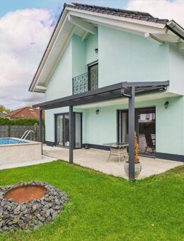 Exklusives und energieeffizientes Einfamilienhaus mit Pool und Garten - Brunnthal