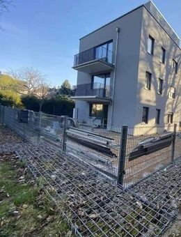 Neuwertige 2-Zimmer-OG-Wohnung mit Dachterrasse und EBK in Frankfurt-Unterliederbach - Frankfurt (Main)