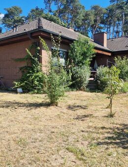Großzügiger Bungalow mit ELW, Keller, großem Garten und Doppelgarage in Röhrach - Heßdorf