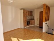 Gemütliche 2 Zimmer Maisonette Wohnung mit Terrasse und eingewachsenem Garten - Otterfing