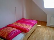 Gästezimmer mit Gästeküche, TV, EtagenDusche/Wc, Internet und Gaststätte im Haus - Stuttgart