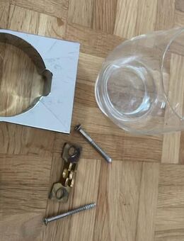 Zahnputzglas und Halterung - Leverkusen