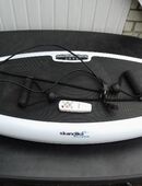 Skandika Vibrationsplatte, Fitnessgerät mit Fernbedienung für Ganzkörpertraining, 200 Watt, maximale Belastung 100 kg, 25,- in 24944