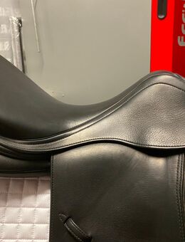 Dressursattel Prestige Modena doubliert 17/34 Bj 22 TOP Zustand - Moorenweis