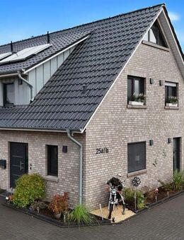 Moderne Doppelhaushälfte (KfW-55) im Neubaugebiet in Varel - Varel