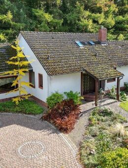 Stade-Haddorf, geräumiges Wohnhaus mit Traumgrundstück am Waldrand - Stade (Hansestadt)