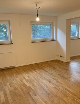 Geschmackvolle, frisch renovierte 2-Zimmer-Wohnung mit gehobener Innenausstattung in Stuttgart - Stuttgart